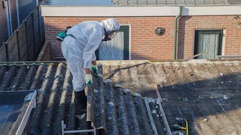 asbest op het dak verwijderen